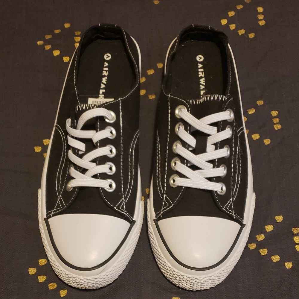 Airwalk Slip on shoes size 8.5